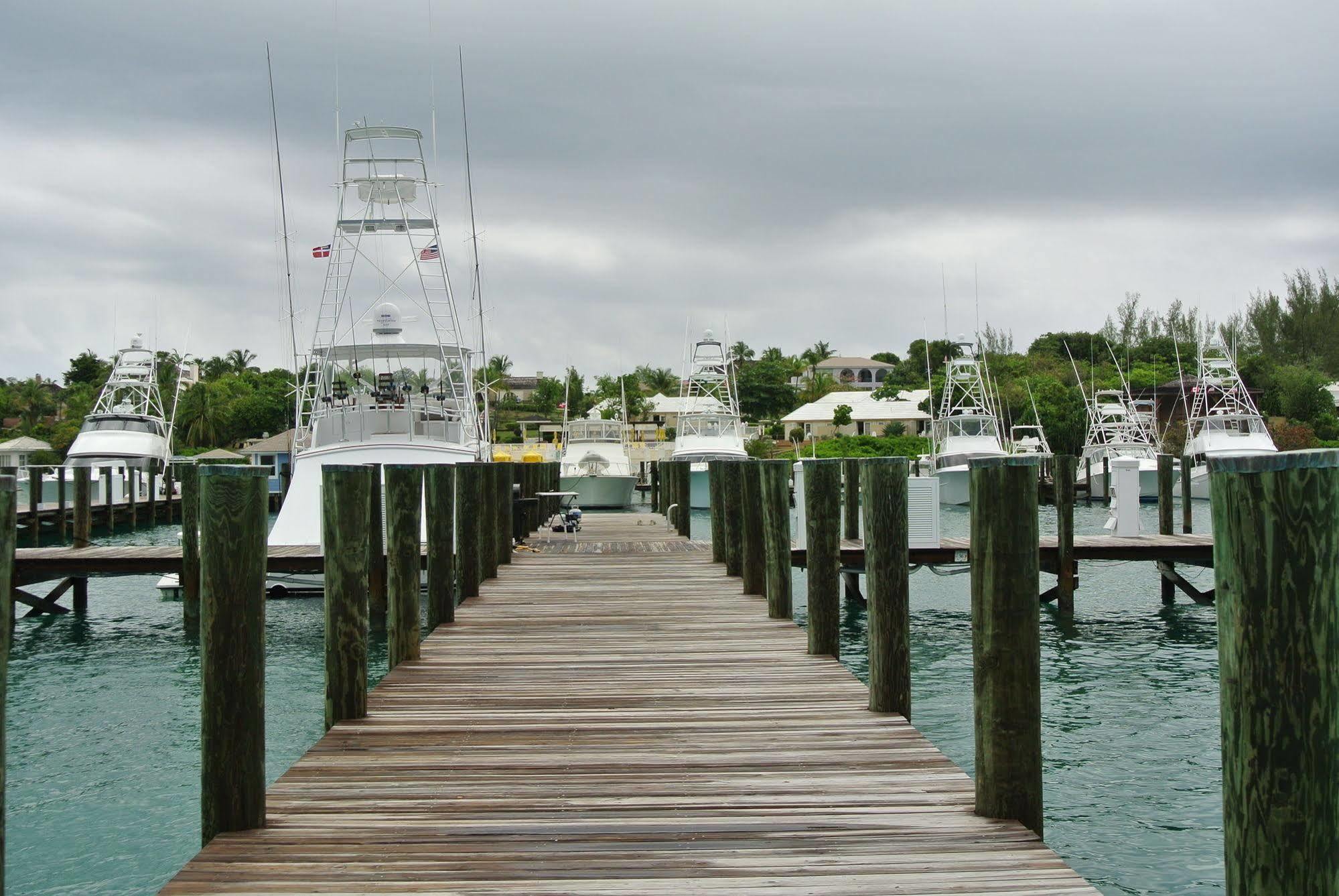 Romora Bay Resort & Marina Dunmore Town Bagian luar foto
