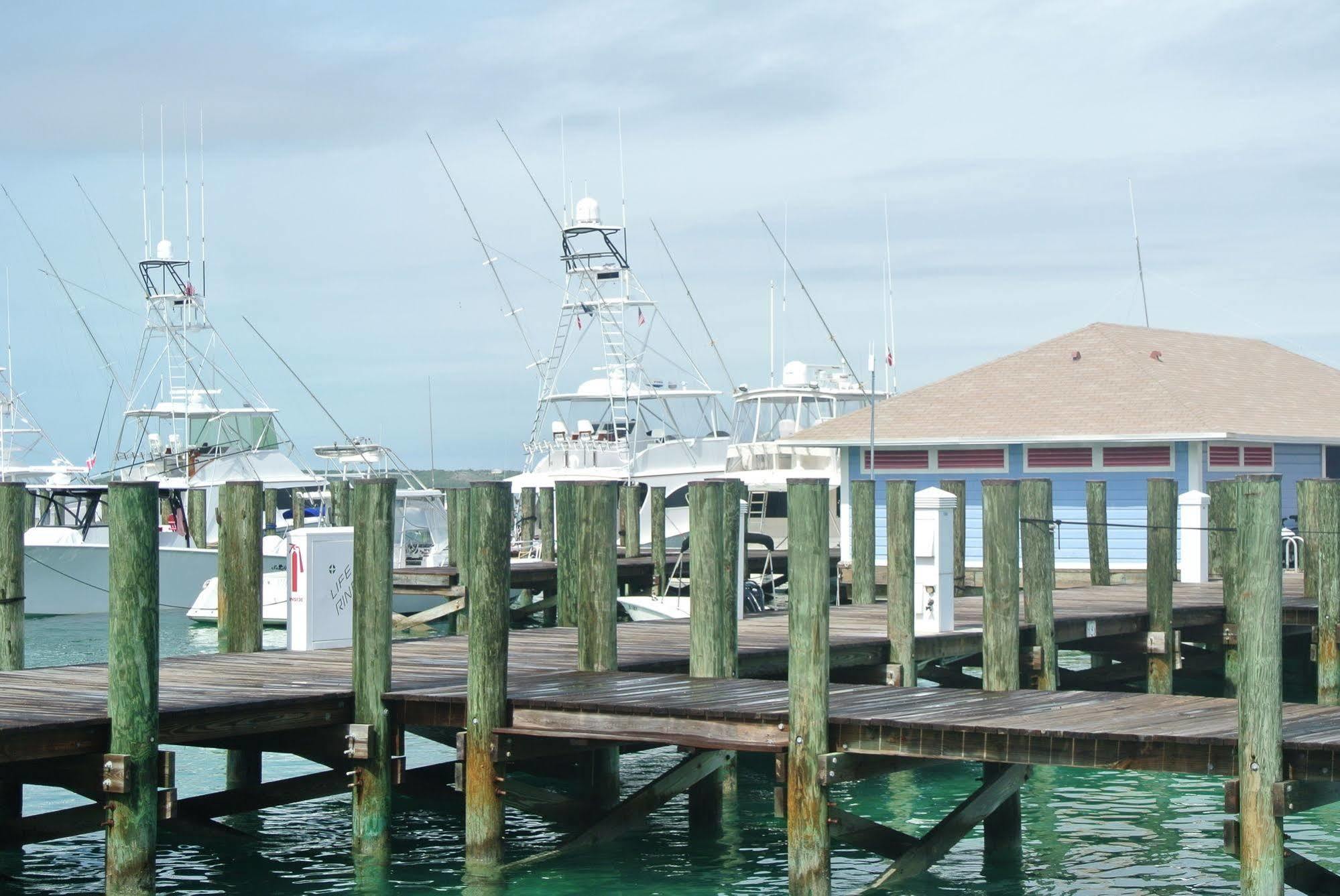Romora Bay Resort & Marina Dunmore Town Bagian luar foto